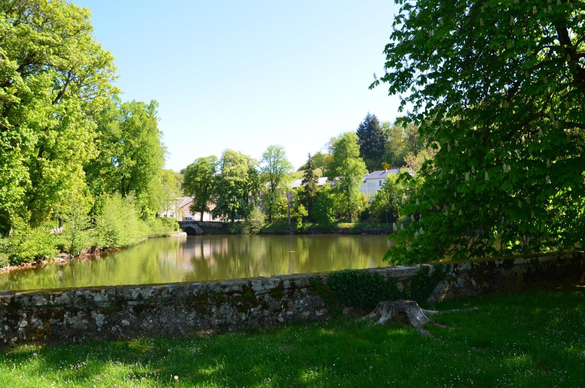 Отель Relais Du Bois Du Four Saint-Leons Экстерьер фото