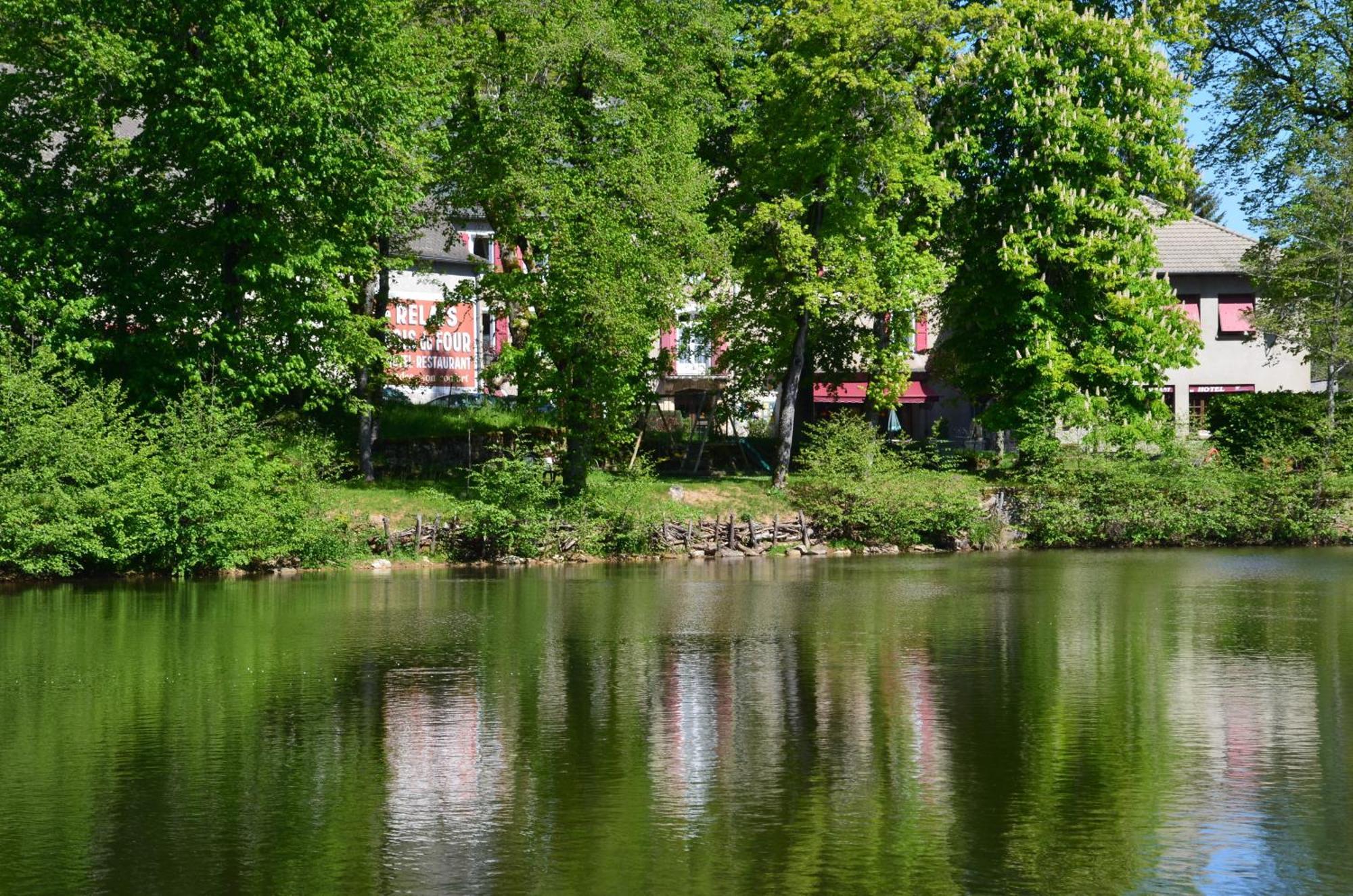 Отель Relais Du Bois Du Four Saint-Leons Экстерьер фото